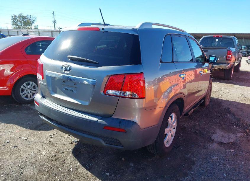 Photo 4 of 2011 Kia Sorento LX V6 (VIN 5XYKTDA29BG168739)