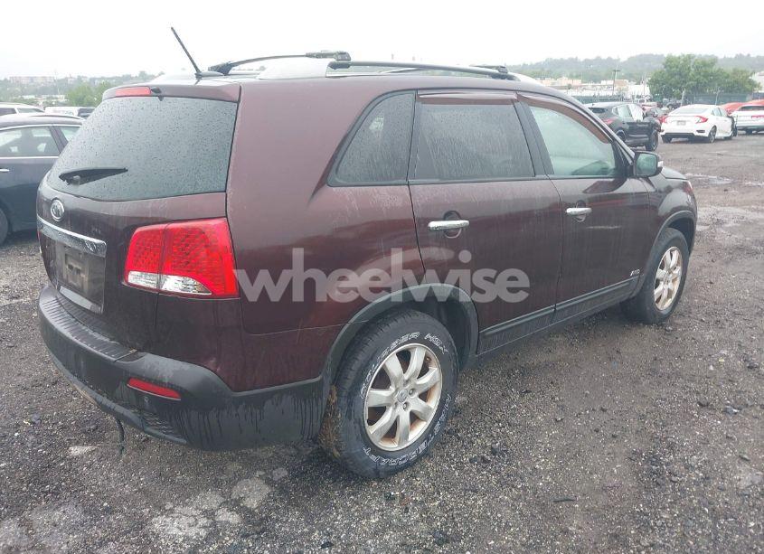 Photo 4 of 2012 Kia Sorento LX V6 (VIN 5XYKTDA29CG253193)