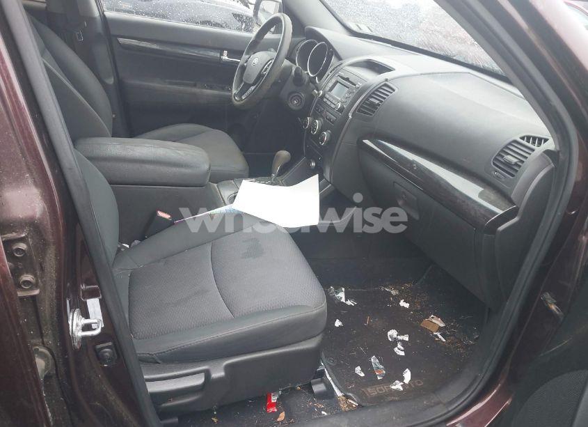 Photo 5 of 2012 Kia Sorento LX V6 (VIN 5XYKTDA29CG253193)