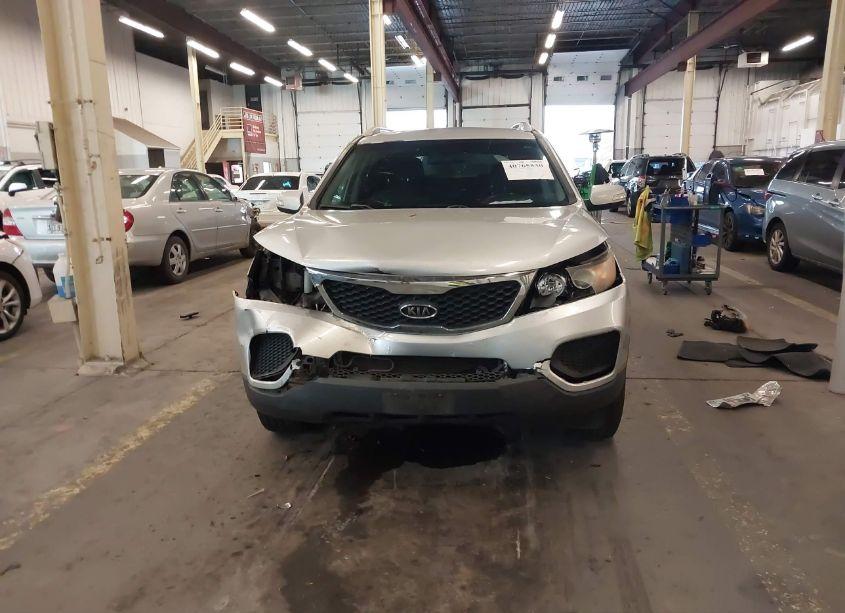 Photo 13 of 2011 Kia Sorento LX V6 (VIN 5XYKTDA2XBG080055)