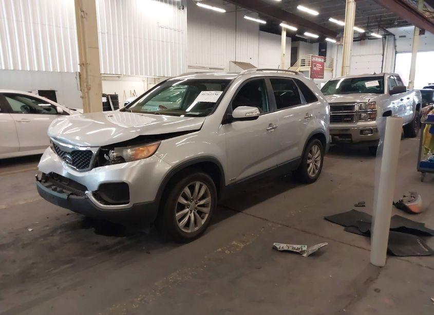 Photo 2 of 2011 Kia Sorento LX V6 (VIN 5XYKTDA2XBG080055)