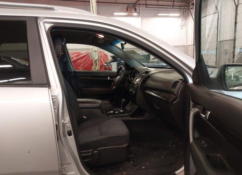 Photo 5 of 2011 Kia Sorento LX V6 (VIN 5XYKTDA2XBG080055)