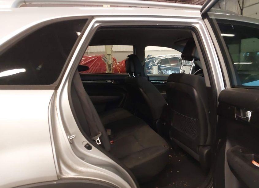 Photo 8 of 2011 Kia Sorento LX V6 (VIN 5XYKTDA2XBG080055)