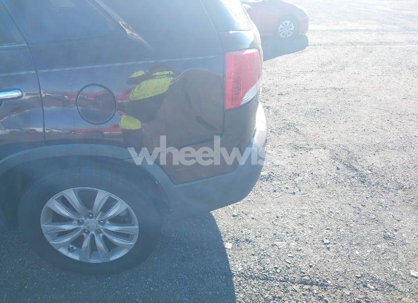 Photo 6 of 2011 Kia Sorento LX V6 (VIN 5XYKTDA2XBG093596)