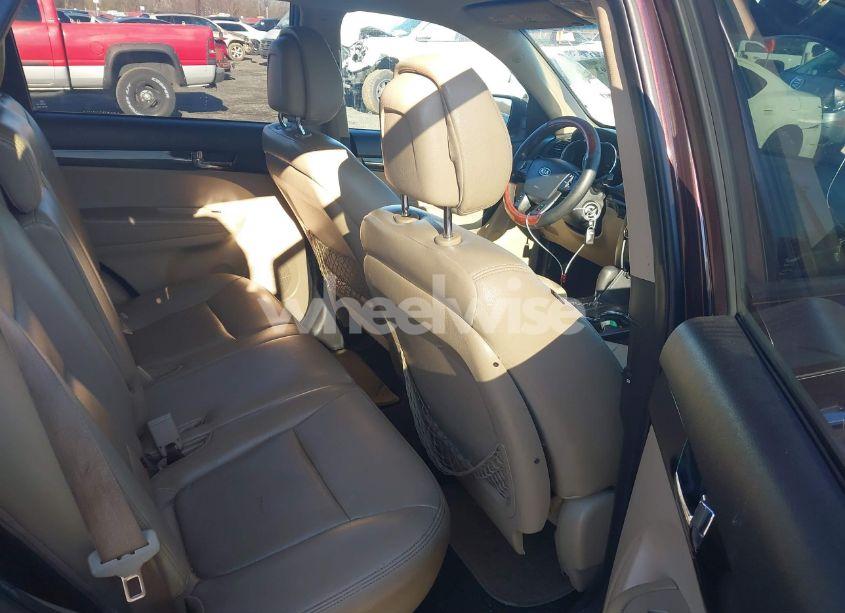 Photo 8 of 2011 Kia Sorento LX V6 (VIN 5XYKTDA2XBG093596)