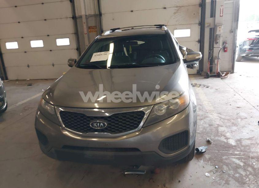 Photo 12 of 2012 Kia Sorento LX V6 (VIN 5XYKTDA2XCG243630)