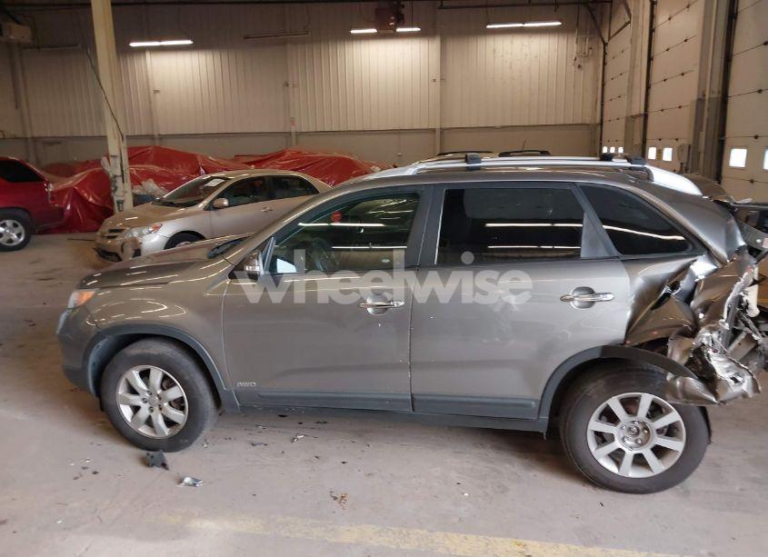 Photo 14 of 2012 Kia Sorento LX V6 (VIN 5XYKTDA2XCG243630)