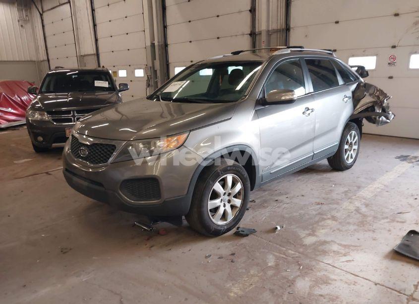 Photo 2 of 2012 Kia Sorento LX V6 (VIN 5XYKTDA2XCG243630)