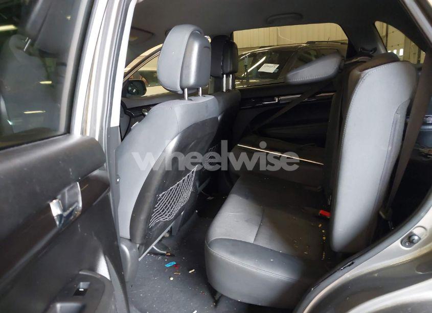 Photo 8 of 2012 Kia Sorento LX V6 (VIN 5XYKTDA2XCG243630)