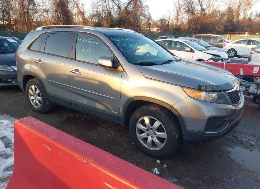 2013 Kia Sorento LX V6 (VIN 5XYKTDA2XDG369245) main photo