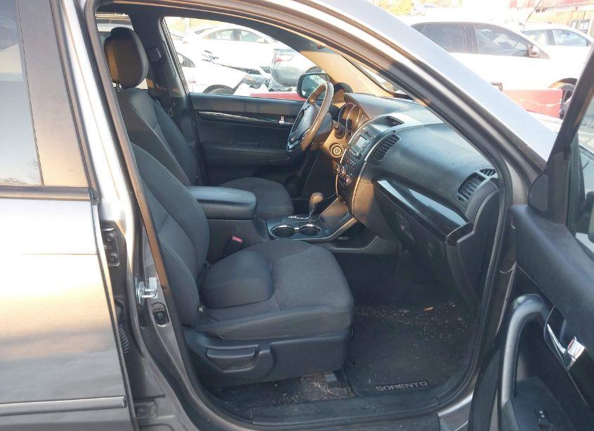 Photo 5 of 2013 Kia Sorento LX V6 (VIN 5XYKTDA2XDG369245)