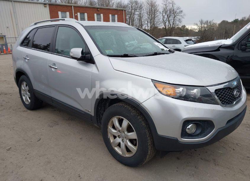 2013 Kia Sorento LX V6 (VIN 5XYKTDA2XDG410912) main photo