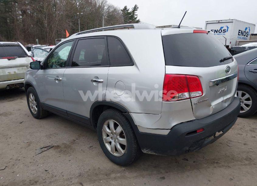 Photo 3 of 2013 Kia Sorento LX V6 (VIN 5XYKTDA2XDG410912)