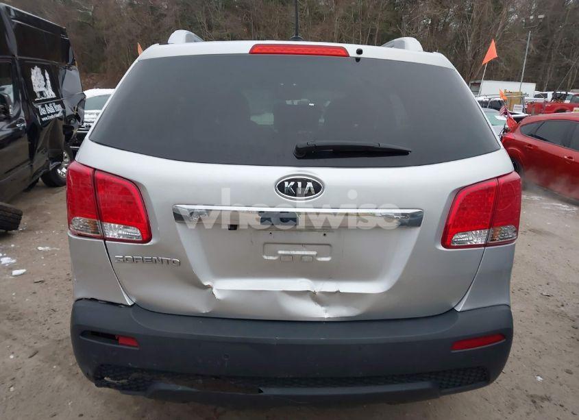 Photo 6 of 2013 Kia Sorento LX V6 (VIN 5XYKTDA2XDG410912)