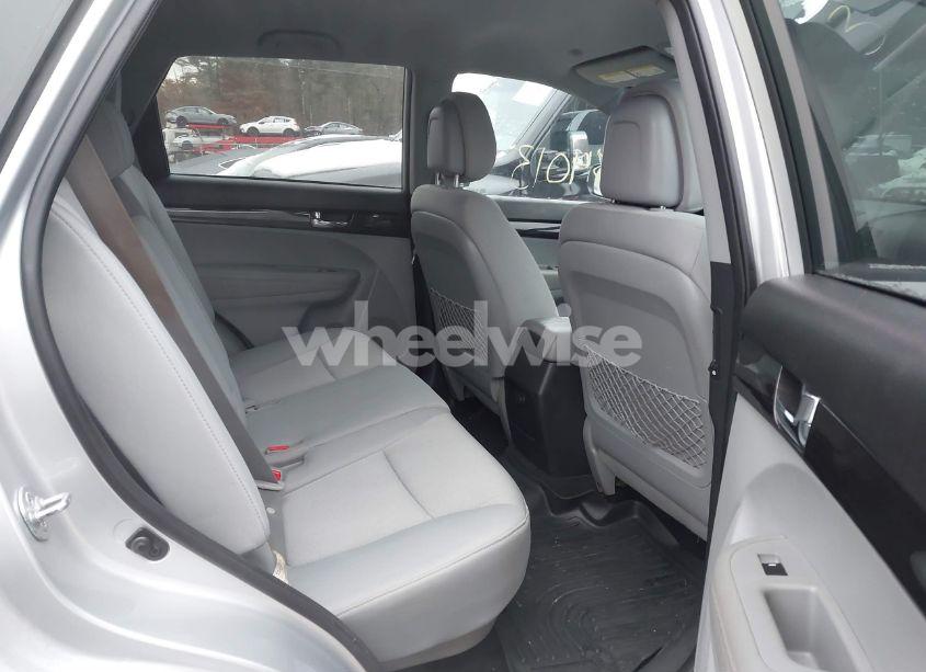 Photo 8 of 2013 Kia Sorento LX V6 (VIN 5XYKTDA2XDG410912)