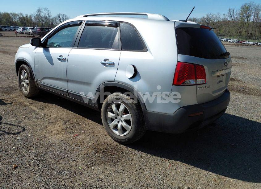 Photo 3 of 2013 Kia Sorento LX V6 (VIN 5XYKTDA2XDG423935)