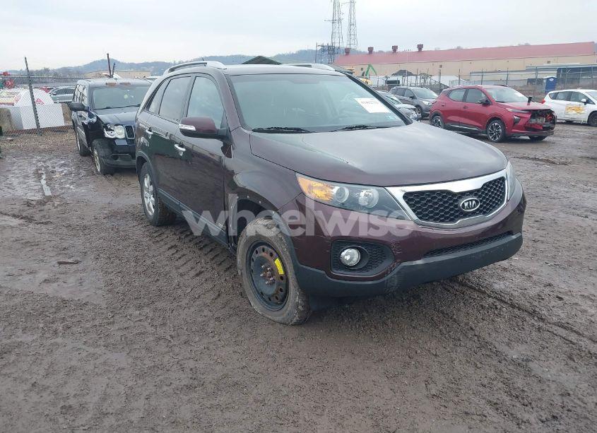 2012 Kia Sorento LX (VIN 5XYKTDA60CG189368) main photo