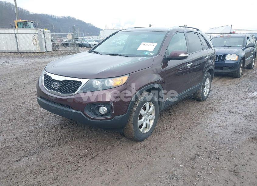 Photo 2 of 2012 Kia Sorento LX (VIN 5XYKTDA60CG189368)