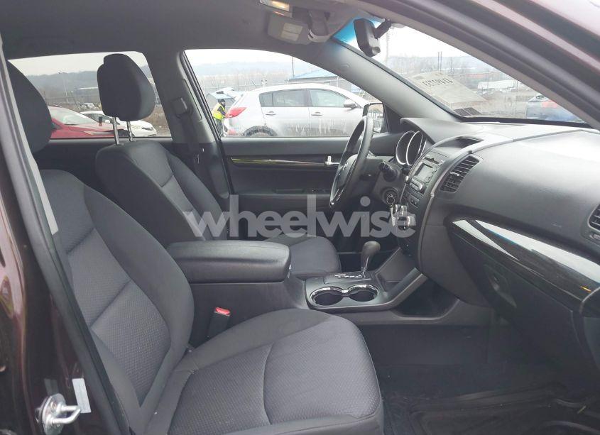 Photo 5 of 2012 Kia Sorento LX (VIN 5XYKTDA60CG189368)