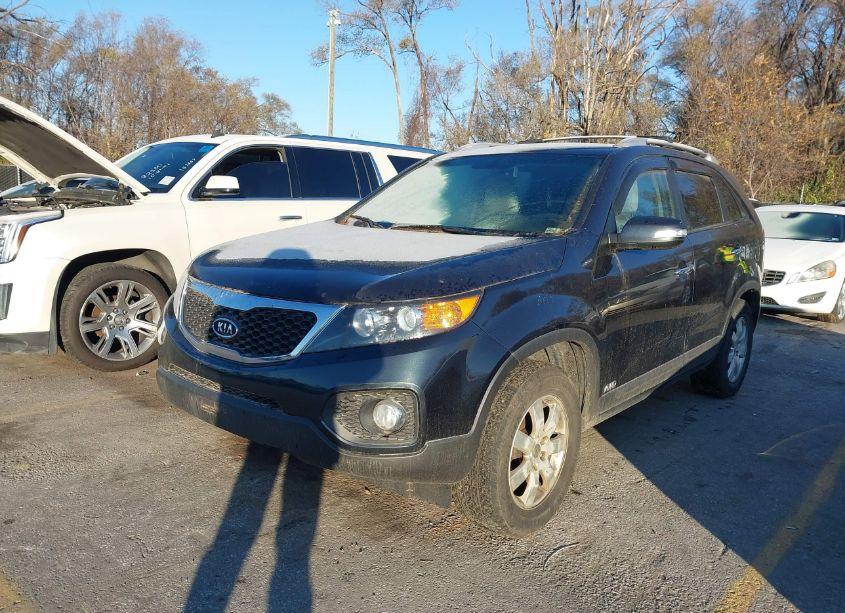 Photo 2 of 2012 Kia Sorento LX (VIN 5XYKTDA60CG289163)