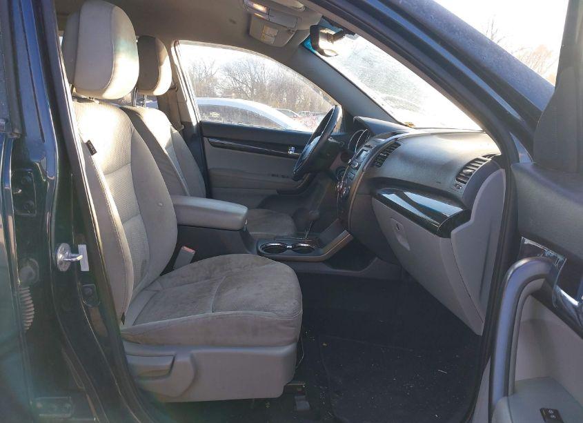 Photo 5 of 2012 Kia Sorento LX (VIN 5XYKTDA60CG289163)