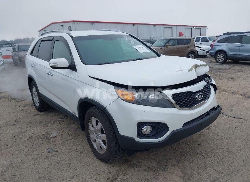 2013 Kia Sorento LX (VIN 5XYKTDA60DG312863) main photo