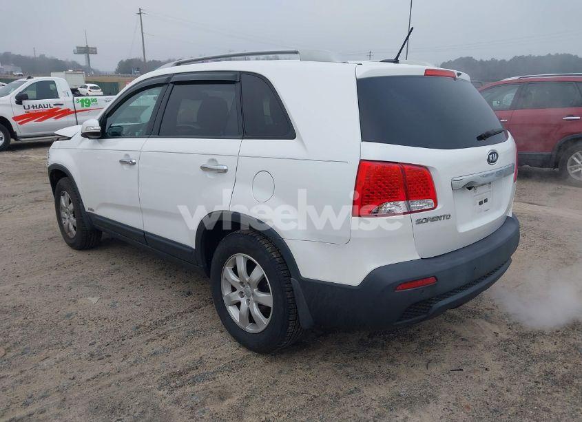 Photo 3 of 2013 Kia Sorento LX (VIN 5XYKTDA60DG312863)