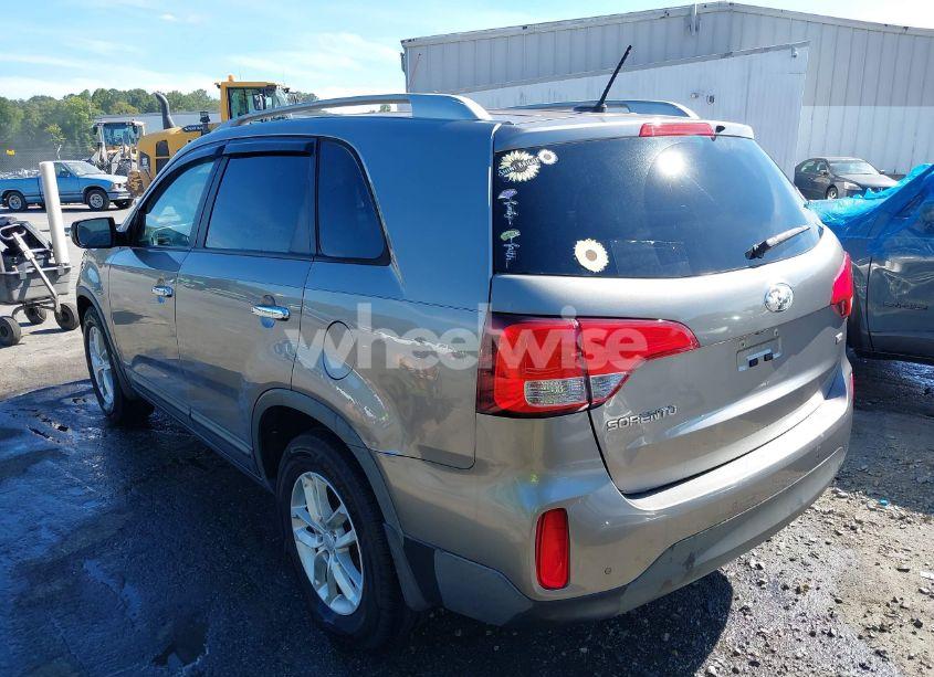 Photo 3 of 2014 Kia Sorento LX (VIN 5XYKTDA60EG518556)