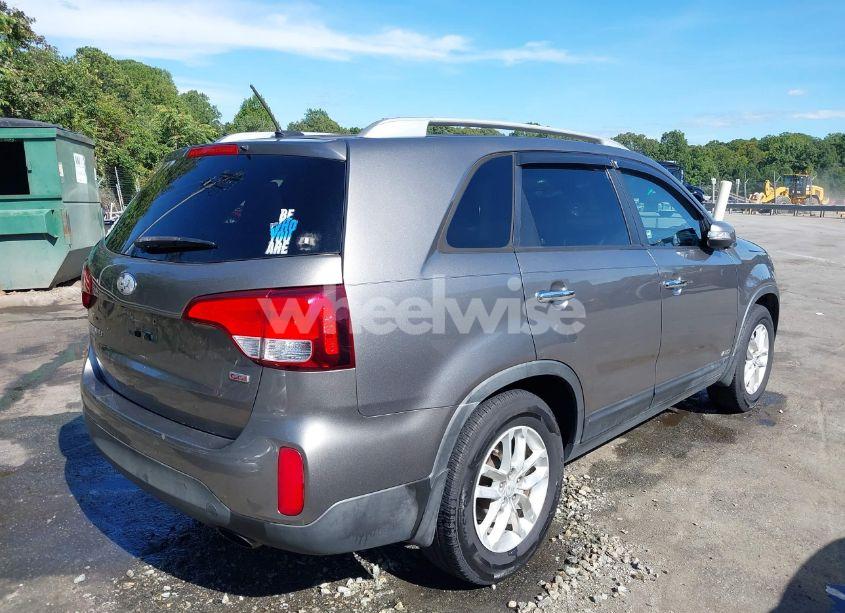 Photo 4 of 2014 Kia Sorento LX (VIN 5XYKTDA60EG518556)