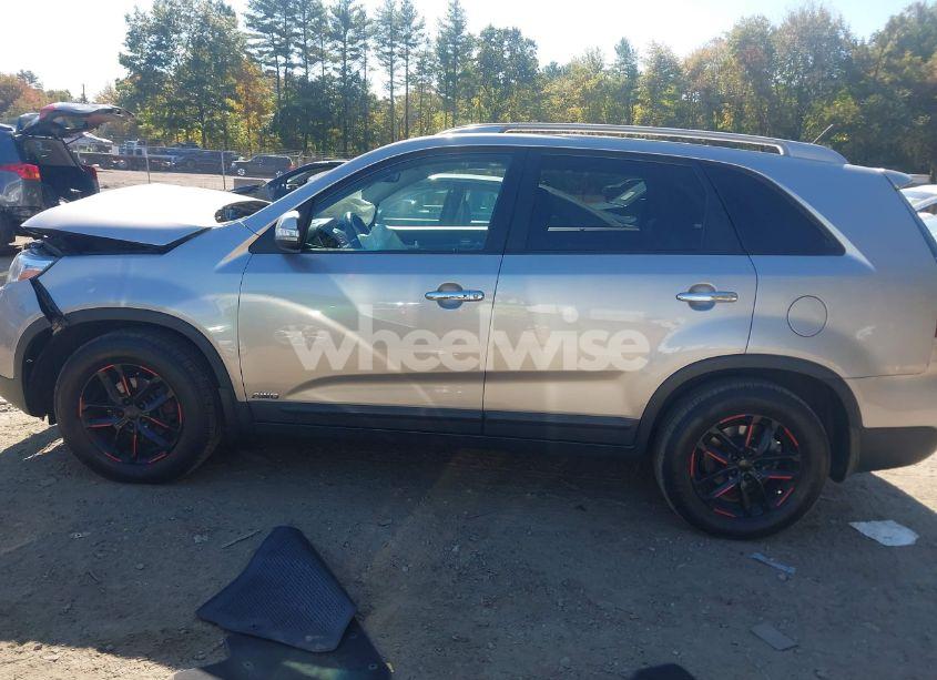 Photo 14 of 2014 Kia Sorento LX (VIN 5XYKTDA60EG519867)