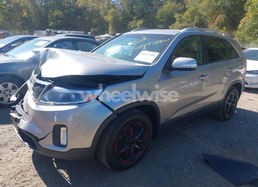 Photo 2 of 2014 Kia Sorento LX (VIN 5XYKTDA60EG519867)