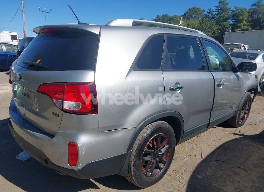 Photo 4 of 2014 Kia Sorento LX (VIN 5XYKTDA60EG519867)