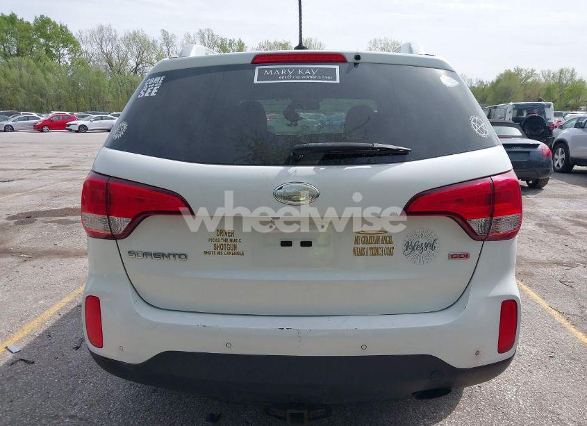 Photo 16 of 2015 Kia Sorento LX (VIN 5XYKTDA60FG554894)