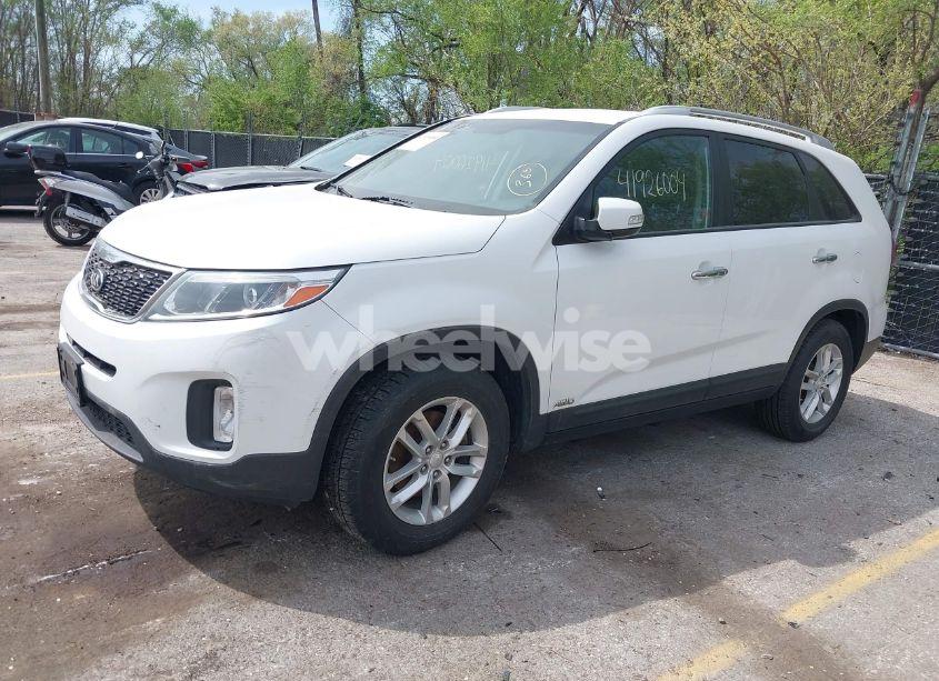 Photo 2 of 2015 Kia Sorento LX (VIN 5XYKTDA60FG554894)