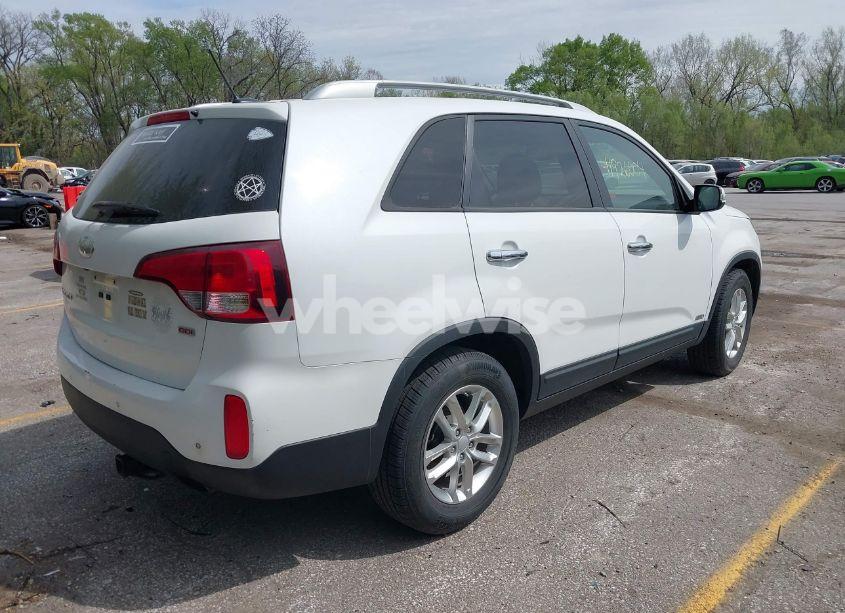 Photo 4 of 2015 Kia Sorento LX (VIN 5XYKTDA60FG554894)