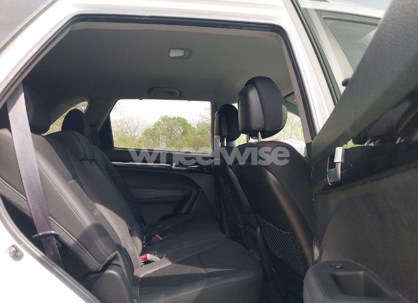 Photo 8 of 2015 Kia Sorento LX (VIN 5XYKTDA60FG554894)