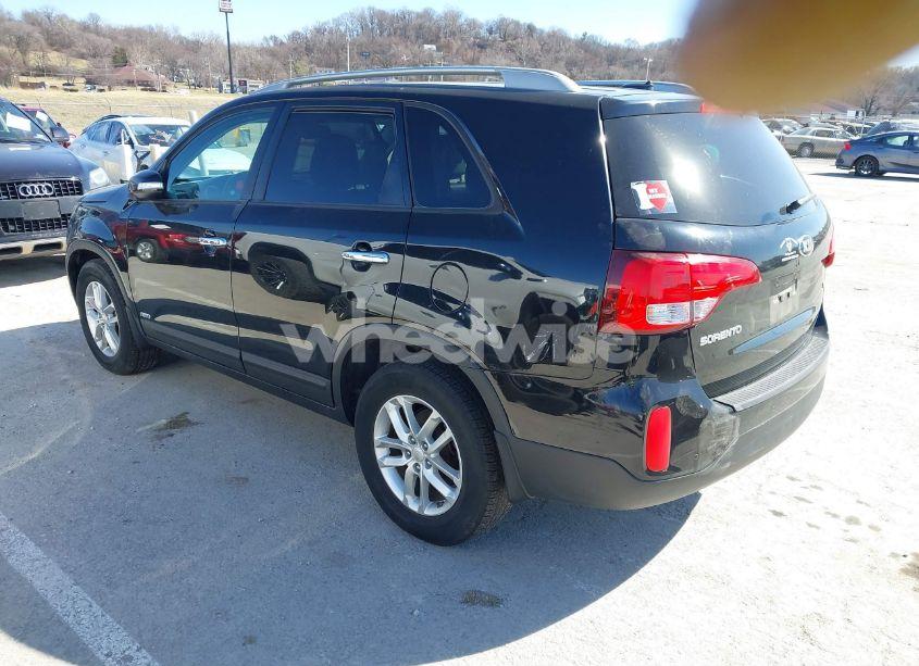Photo 3 of 2015 Kia Sorento LX (VIN 5XYKTDA60FG607237)