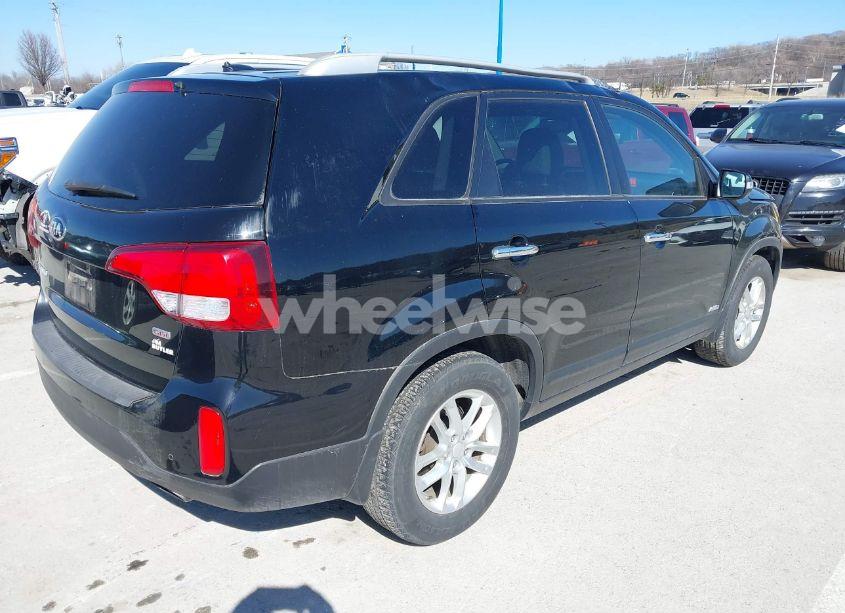 Photo 4 of 2015 Kia Sorento LX (VIN 5XYKTDA60FG607237)