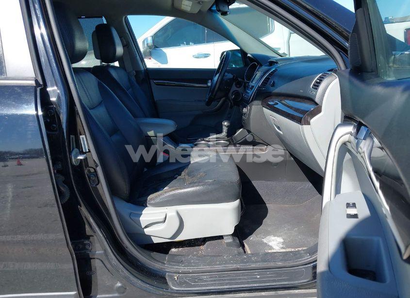 Photo 5 of 2015 Kia Sorento LX (VIN 5XYKTDA60FG607237)
