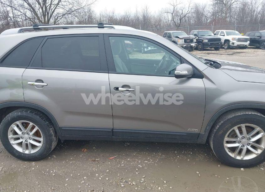 Photo 13 of 2015 Kia Sorento LX (VIN 5XYKTDA60FG649259)