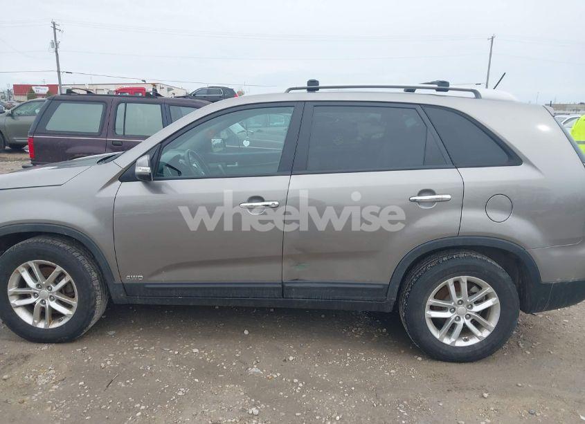 Photo 14 of 2015 Kia Sorento LX (VIN 5XYKTDA60FG649259)