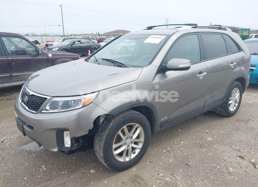 Photo 2 of 2015 Kia Sorento LX (VIN 5XYKTDA60FG649259)
