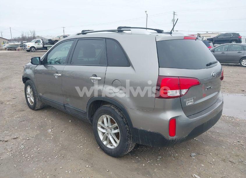 Photo 3 of 2015 Kia Sorento LX (VIN 5XYKTDA60FG649259)