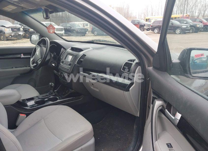 Photo 5 of 2015 Kia Sorento LX (VIN 5XYKTDA60FG649259)