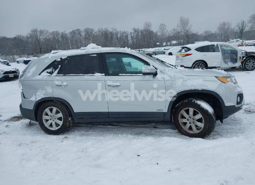 Photo 13 of 2013 Kia Sorento LX (VIN 5XYKTDA61DG407187)