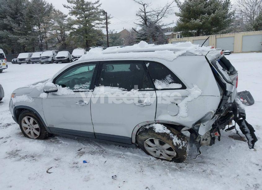 Photo 14 of 2013 Kia Sorento LX (VIN 5XYKTDA61DG407187)