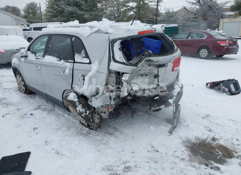 Photo 3 of 2013 Kia Sorento LX (VIN 5XYKTDA61DG407187)