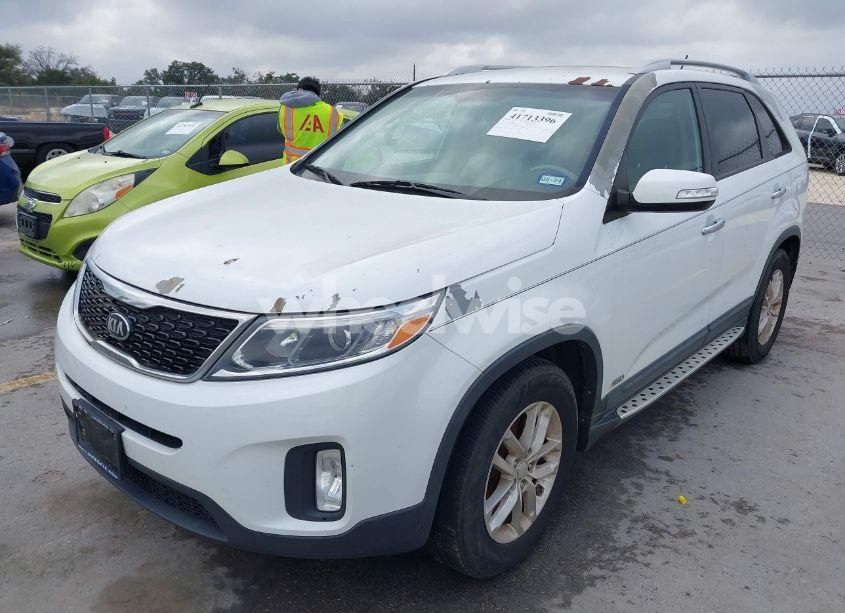Photo 2 of 2014 Kia Sorento LX (VIN 5XYKTDA61EG490248)