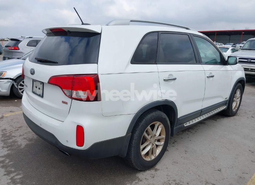 Photo 4 of 2014 Kia Sorento LX (VIN 5XYKTDA61EG490248)
