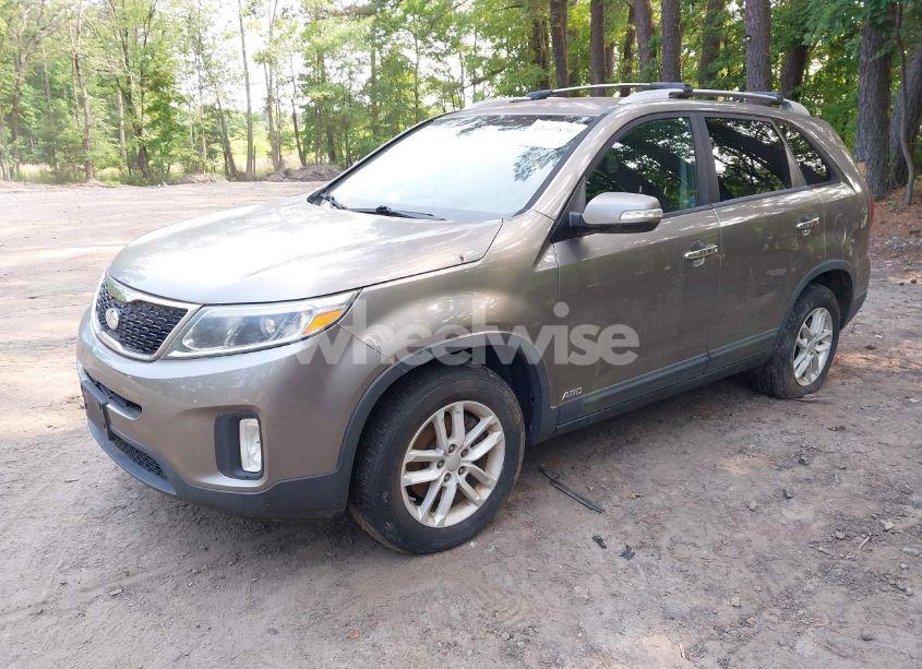 Photo 2 of 2014 Kia Sorento LX (VIN 5XYKTDA61EG549167)